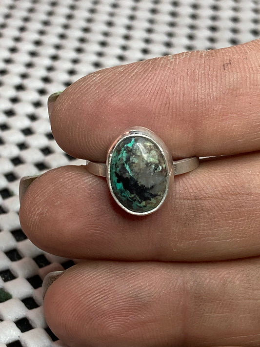 Simple Chrysocolla ring in black host rock, size 5.5, hand made, sterling silver