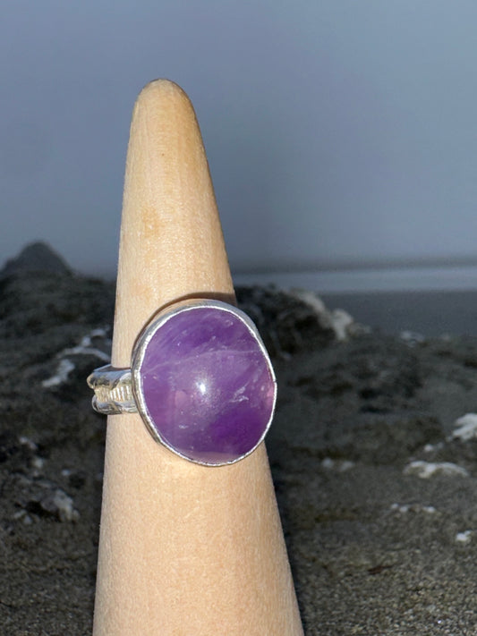 Fun Amethyst, size 6.5