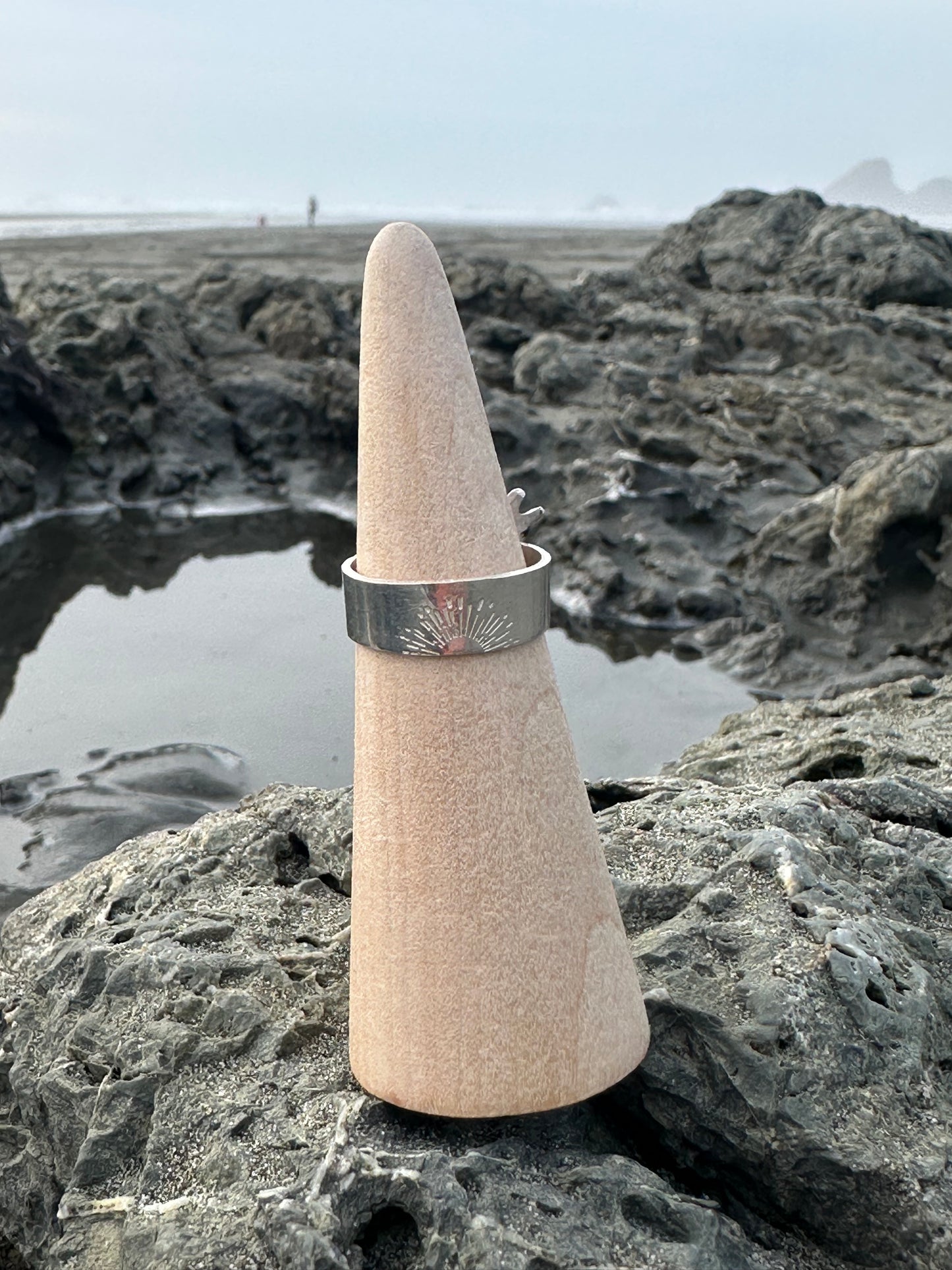 Butterfly, chunky band, River-found Oregon chalcedony with hematite staining, size 7