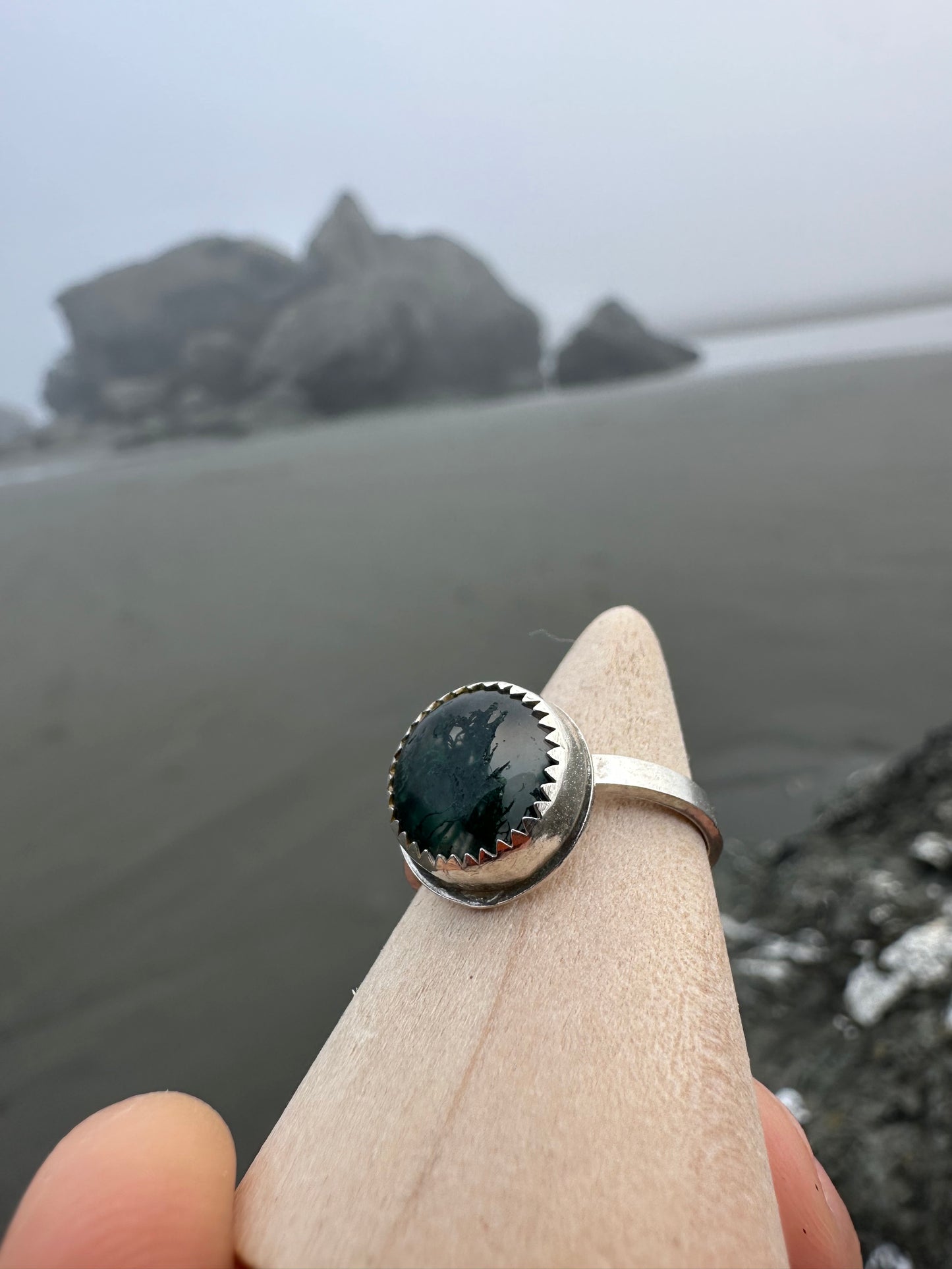 Serrated Bezel Moss Agate Cabochon 10mm, size 7