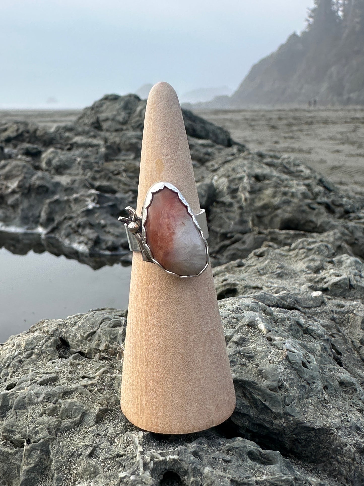 Butterfly, chunky band, River-found Oregon chalcedony with hematite staining, size 7